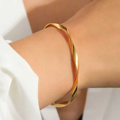 Twisted Gold Bangle